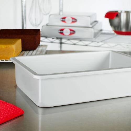 Sheet cake pan solid bottom 7x11x3