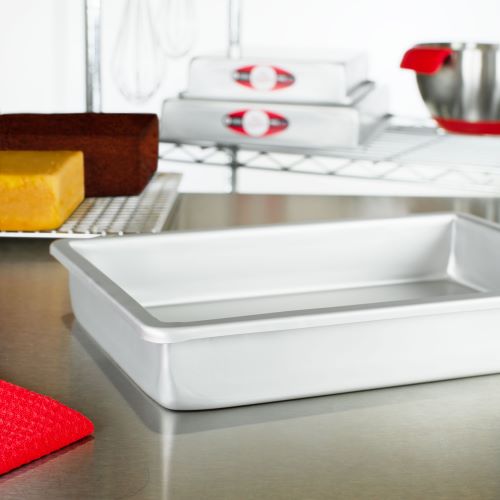 Sheet cake pan solid bottom 8x12x2