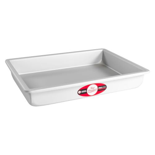 Sheet cake pan solid bottom 9x13x2