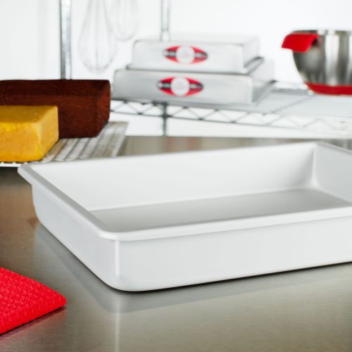 Sheet cake pan solid bottom 9x13x2