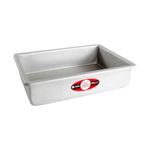 Sheet cake pan solid bottom 9x13x3